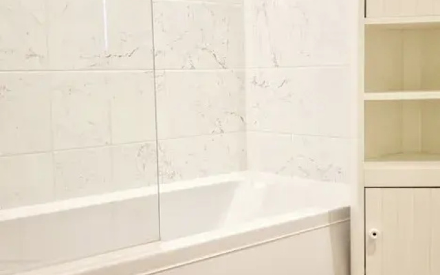 Gym, Free Parking, 25 Mins to Central London