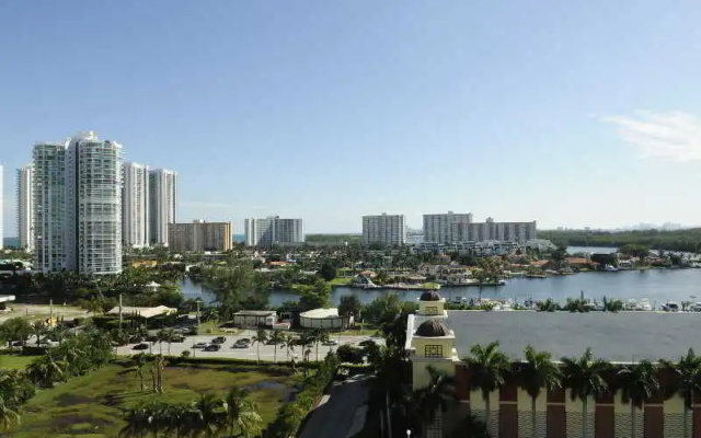 Large 3 Bedroom Apartment in Sunny Isles