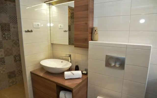 Fifi apartment w. parking in old town