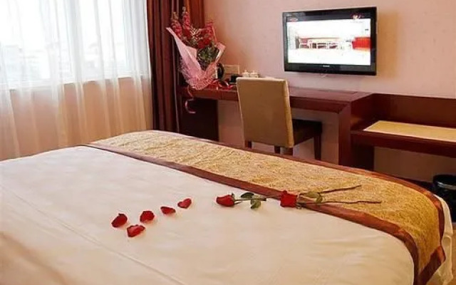 Super 8 Collection Hotel (Chongzhou Government Center Square)