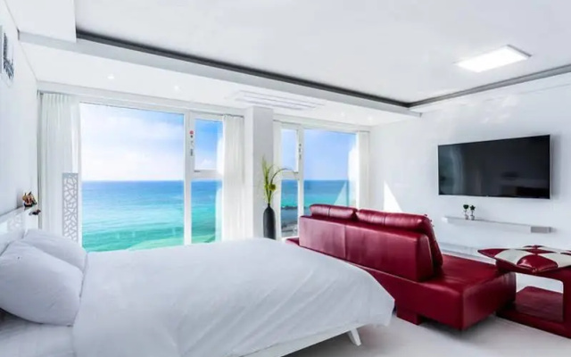 Cobeach Poolvilla Esmeralda