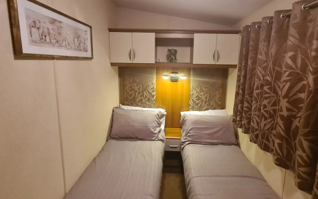 Captivating 3-bed Caravan at Golden Palm Skegness