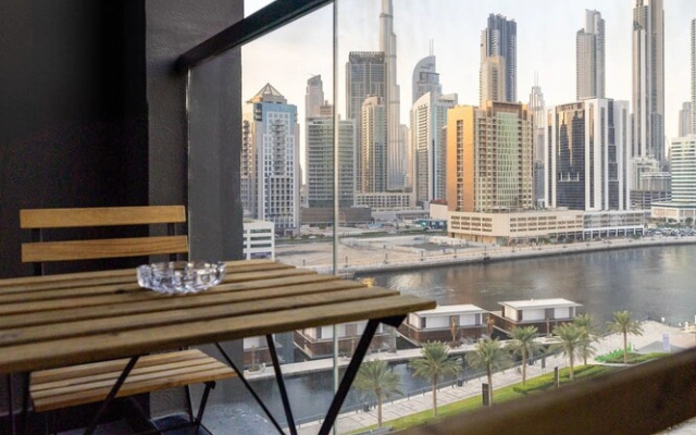 Waves - Premium 1BR Apartment Overlooking Burj Khalifa