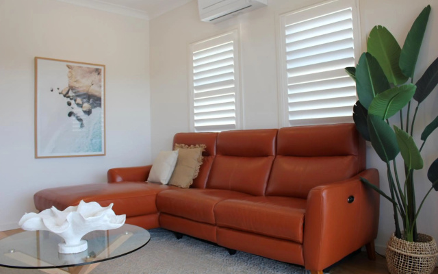 Ayada Villa - Pet Friendly - 1 Min to Beach