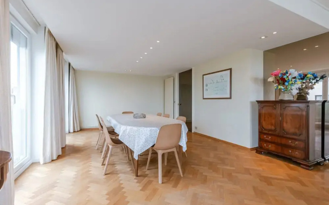 Huswell - Stunning Views Prime Location
