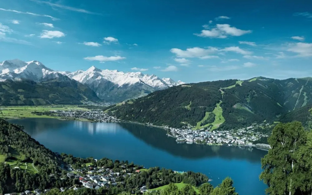 Luxury Chalet in Saalbach-Hinterglemm near Ski Area