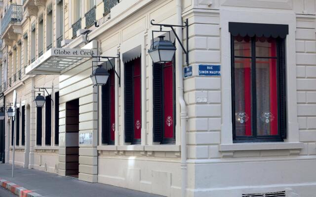 Отель Globe et Cecil Hôtel вид на фасад