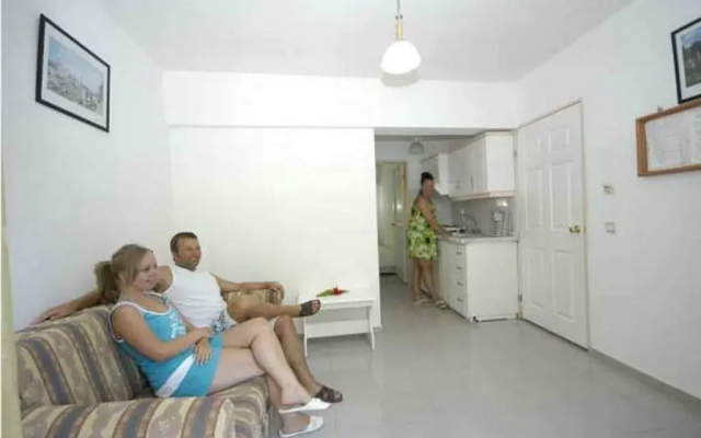 Kurt Apartments