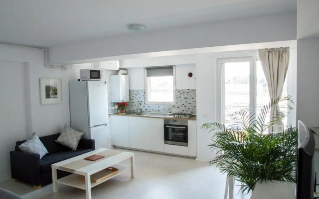 Airport Residence - Across from Otopeni Airport