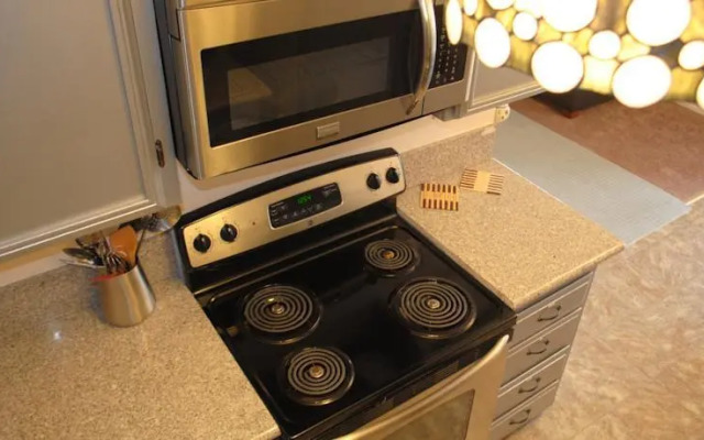 Downtown Chestnut Apartment