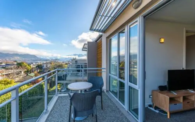 Central Luxury Apartment 205