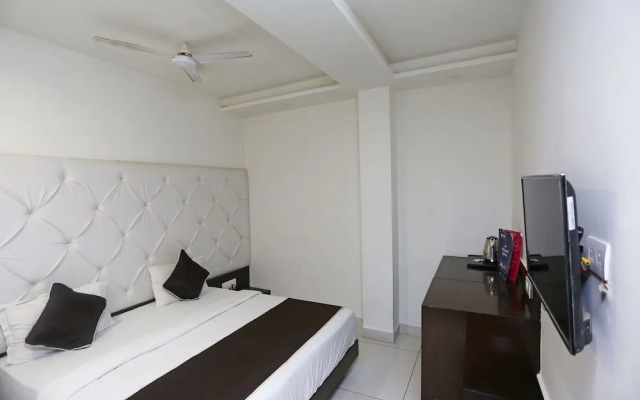 OYO 18422 Central Grand