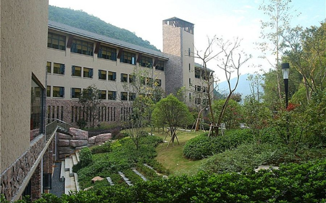 Mont Aqua Resort