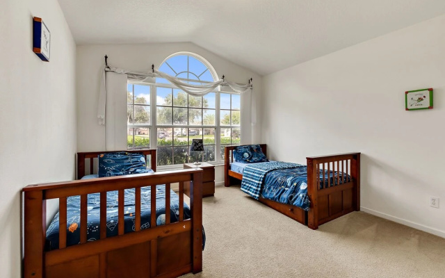Pool : Games Room : Garden Tub : Gated