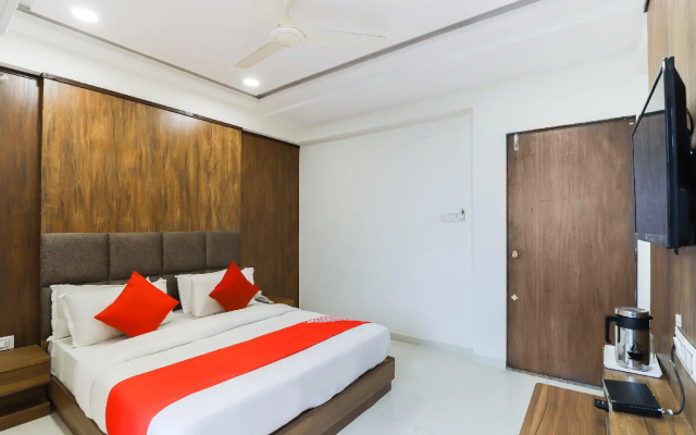 OYO 48388 Hotel Maan Palace