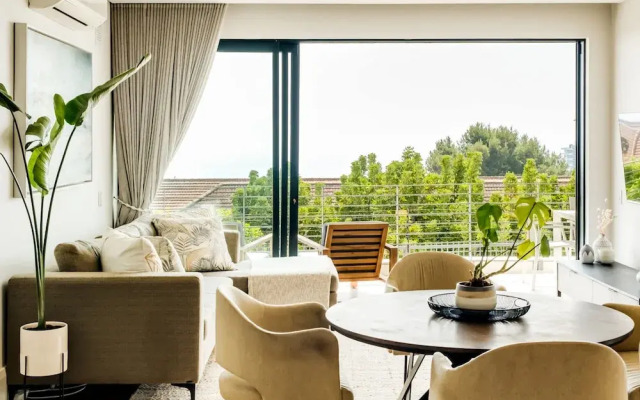 Gorgeous Sea Point Apartment With Rooftop Pool at Mirabel