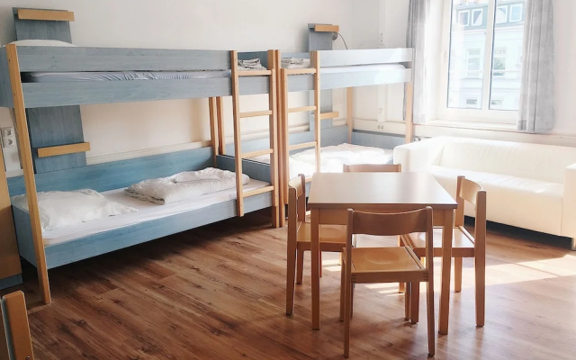 Blue Doors Hostel KTV