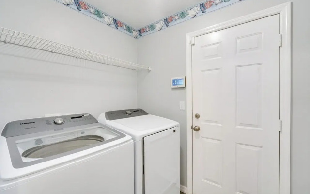 Inviting Home w/ Lanai & Pool in Kissimmee!