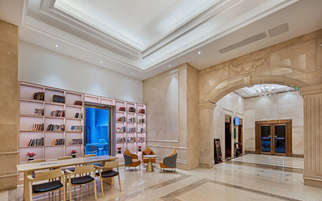 Vienna International Hotel (Shenzhen Pinghu Metro Station)