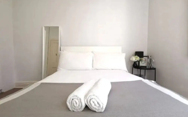 Deluxe Apartment with City Central View
