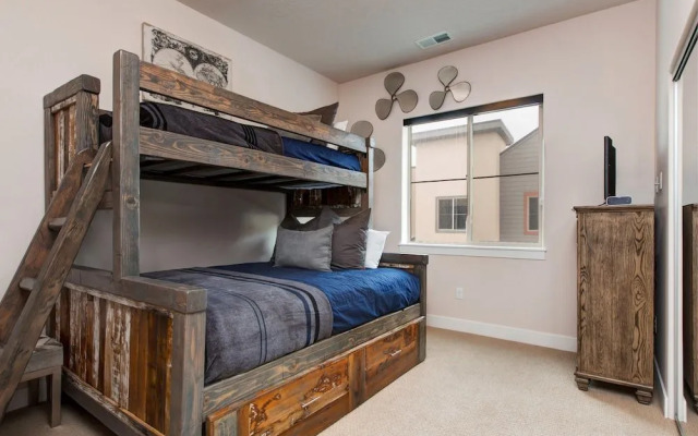 Park Lane South Apartment 6169 by RedAwning