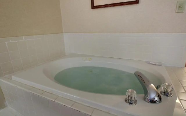 Key West Inn - Roanoke