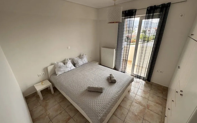 VerGian Brand New Apt at Agioi Theodoroi