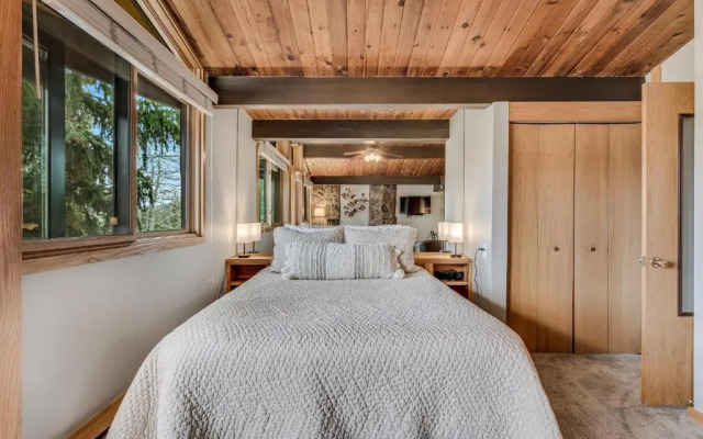 Laurelwood Condominiums Studio Deluxe Unit 115