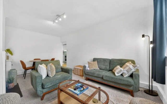 Madeira 2BR Garden Retreat in Bromley With Street Parking