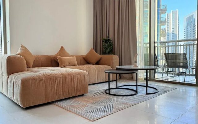 Dancenter Luxury 2 BR at Creek Side