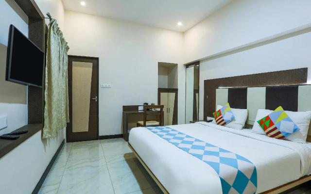 OYO 79915 SRJs Thaneesh Residency