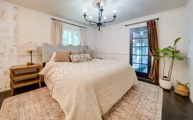 Stylish Willoughby Hills Retreat w/ Fireplace!