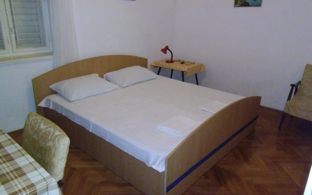Ivan1 - 10m from the beach with parking - A1 Donji(4+1)