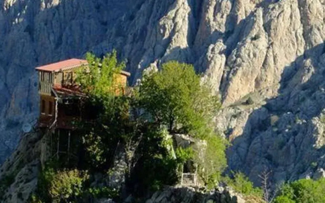 Otel Yeşil Eğin