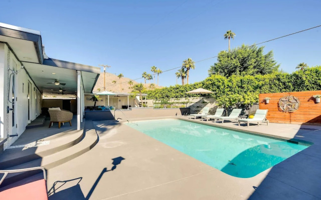 Palm Springs Home: Casita + Fire Pit!