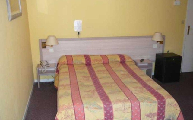 Carlyna Hotel