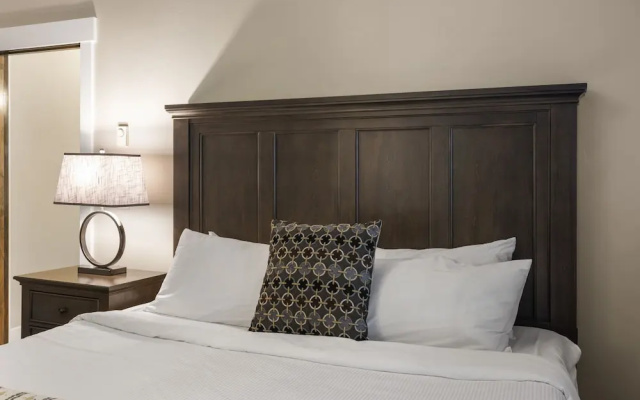 The Yellowstone Hideaway Unit A