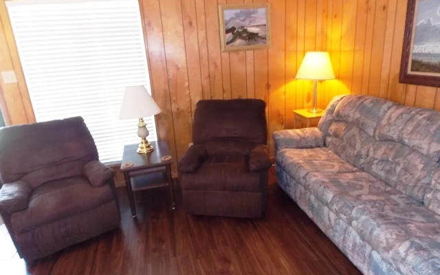 Driftwood Isle 1 Bedroom Home by RedAwning
