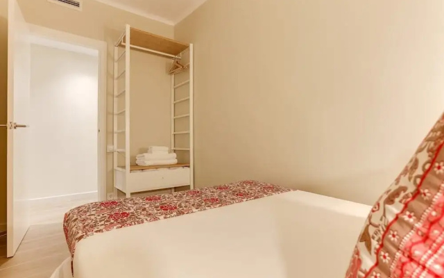 Stylish 4 bed Apt in the Center