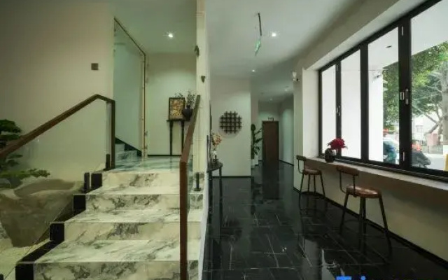 Tang·Xia Hotel (Guanghan North Station Jinyan Lake Park)