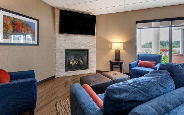 Comfort Suites Escanaba West