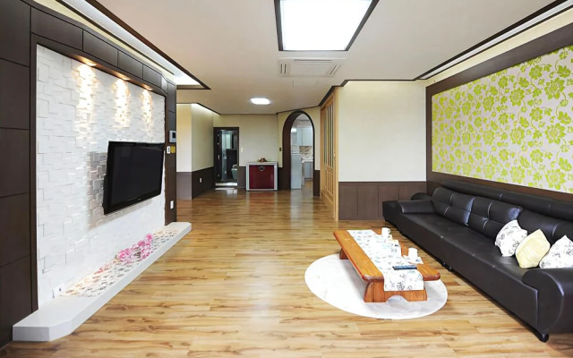 Ganghwang Noul Flower Landscape Pension