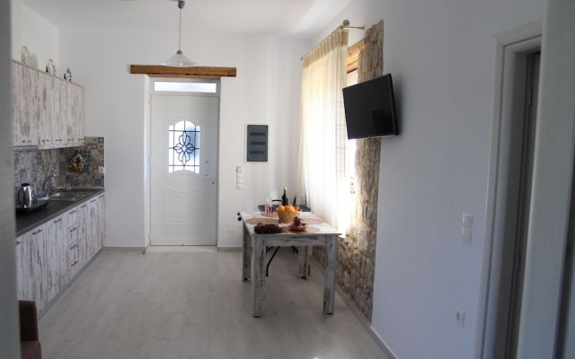 Haraki Stone Apartments