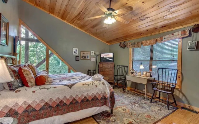Stonebrook Lodge - Four Bedroom Cabin