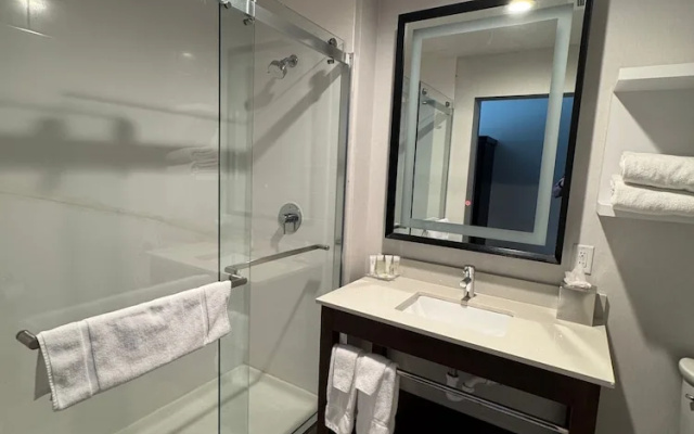 Surface Boutique Hotel Will Rogers AIrport, Restaurant & Bar