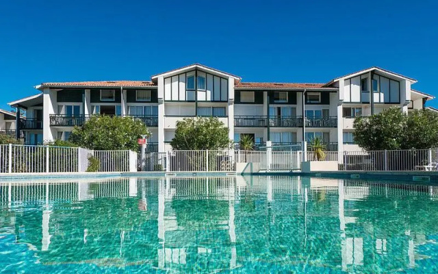 Studio cabine résidence 4 étoiles piscine tennis golf parking privé