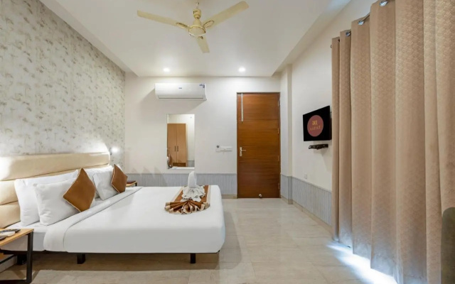 Aadat Hotel Subhash Chowk Gurgaon