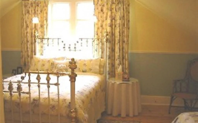 Water Bay Villa Bed and Breakfast