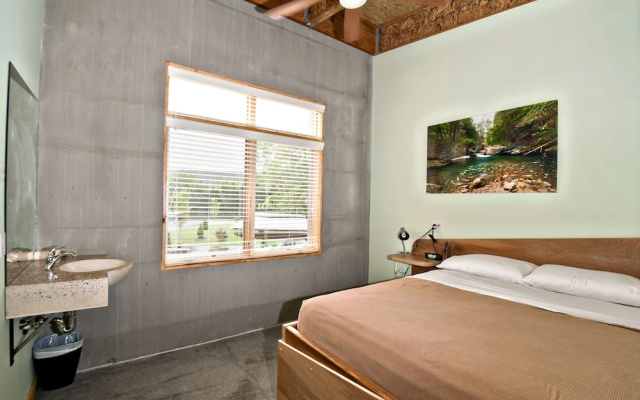 The Crash Pad - An Uncommon Hostel