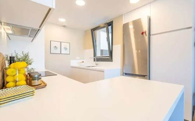 Inf3.4i - Modern & Bright City Apartment